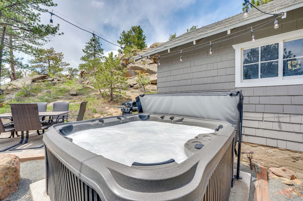 Steps to Estes Lake: Mtn-view Hideaway w/ Hot Tub!