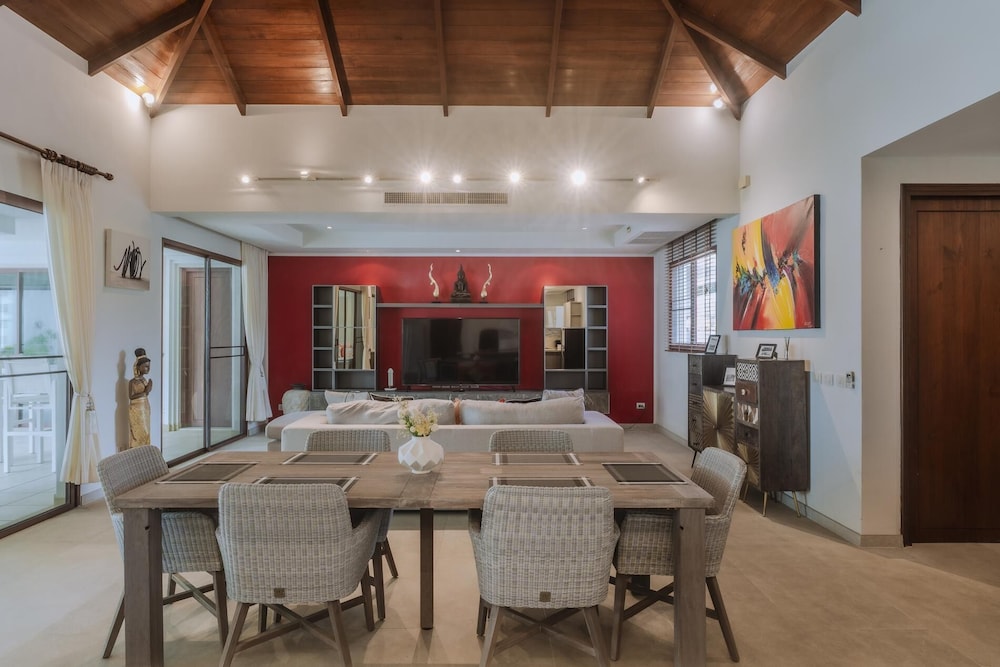 Luxury 3BR Villa 5 Private Pool, Gym & Jacuzzi