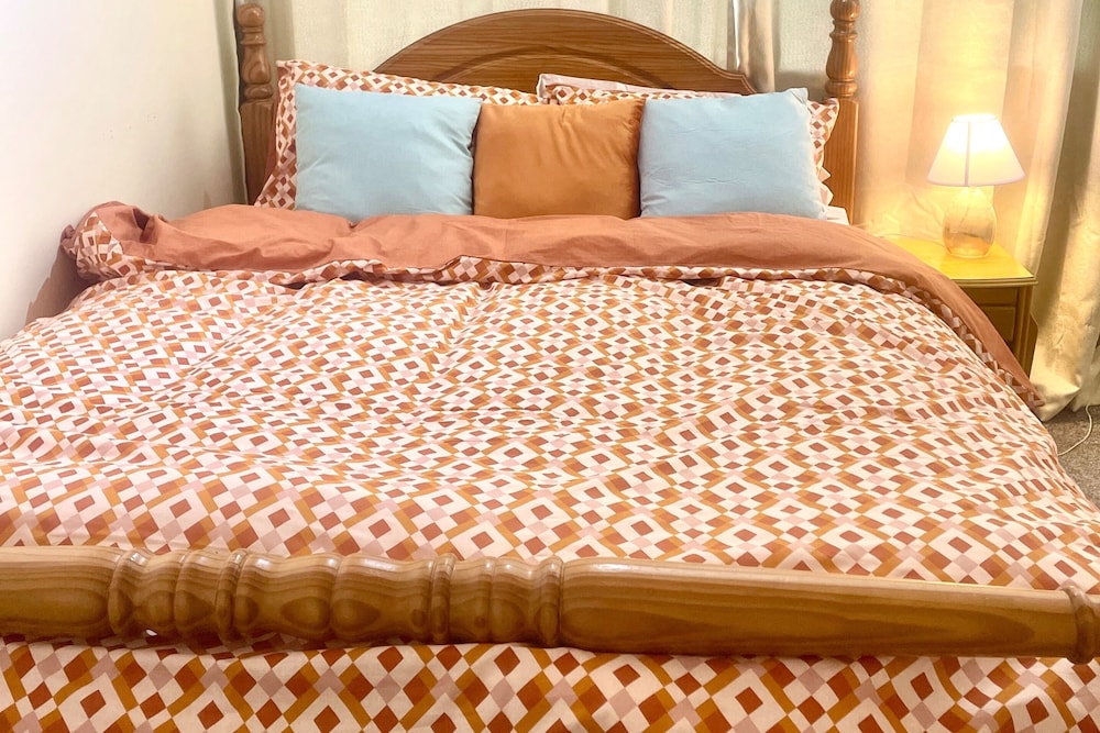 House - Sleeps 9 - Garden - Pet Friendly - Parking