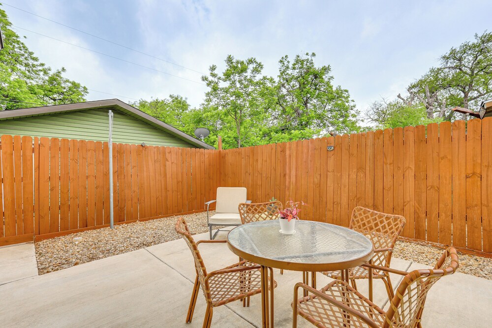 7 Mi to Dtwn San Antonio: Charming Home w/ Yard