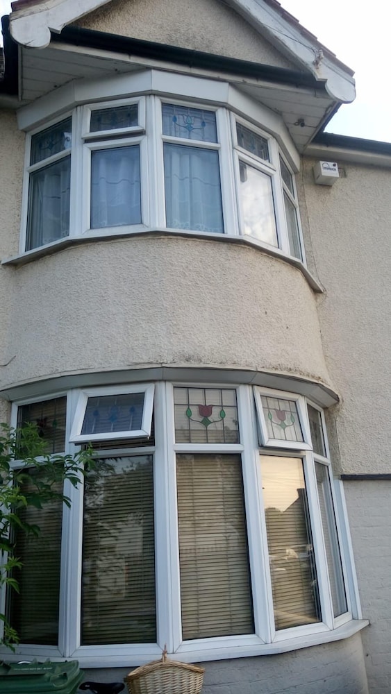 Barking Guest House