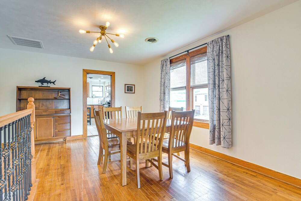 2 Mi to Pleasure Pier: Pet-friendly Gem w/ Yard