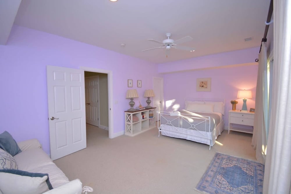 Island Time - Pet Friendly and Minutes From Beach