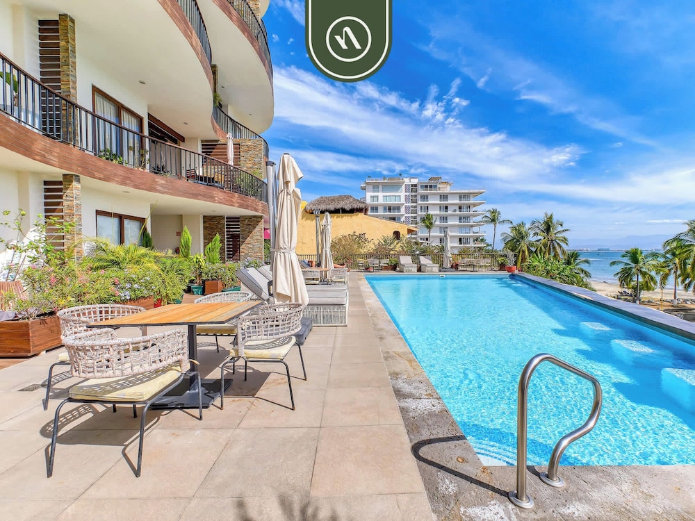 Oceanview 3 BR Condo Near the Beach - Pool