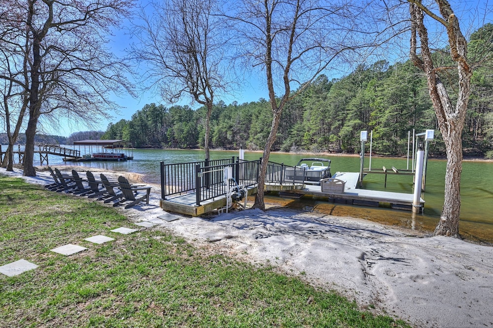 Knotty Pines by Avantstay Lake Views Renovated