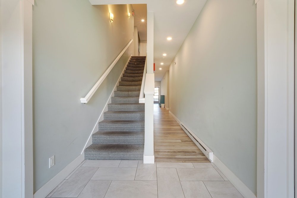 Walk to Front St! Traverse City Condo Near Skiing