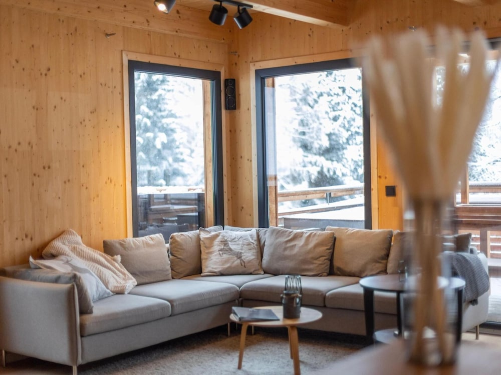 Luxurious Chalet With Outdoor Whirlpool