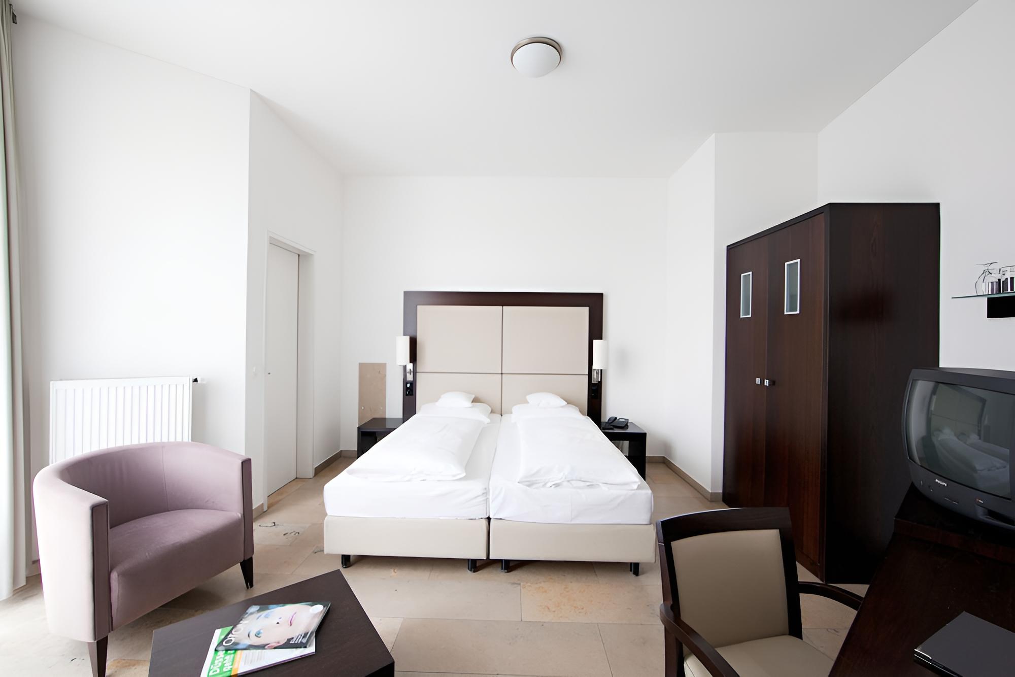 BURNS Art Hotel view 5