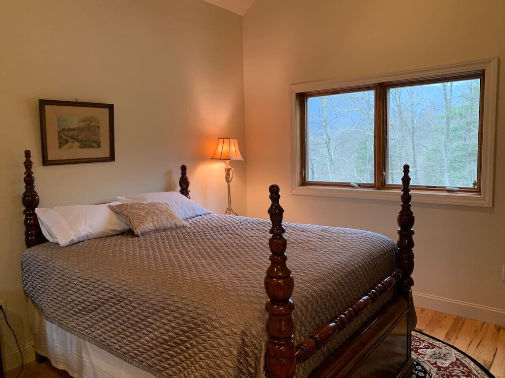 Vacation Home Near Golf Course Hiking Sleeps 20