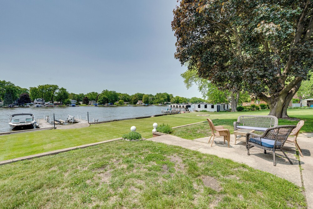 Riverfront Retreat w/ Dock & Kayaks in Mchenry
