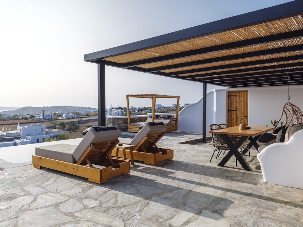 Evi Suites & Villas
