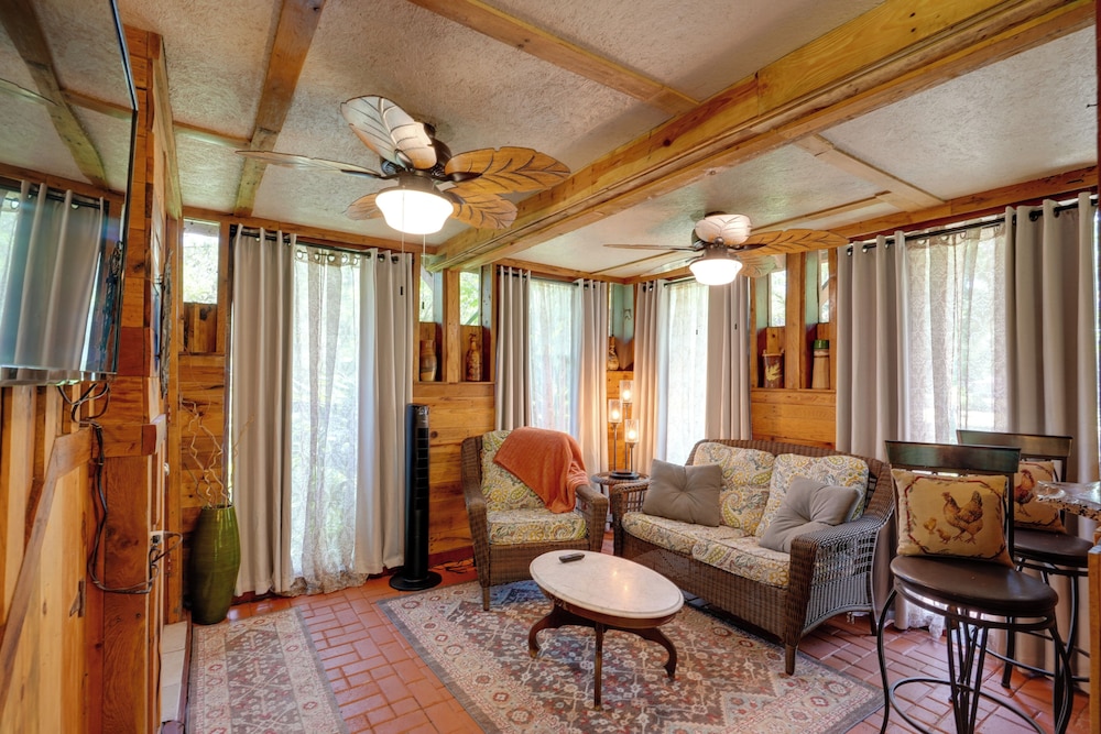 Glamping-style Cabin on 20-acre Farm Near Lutz!