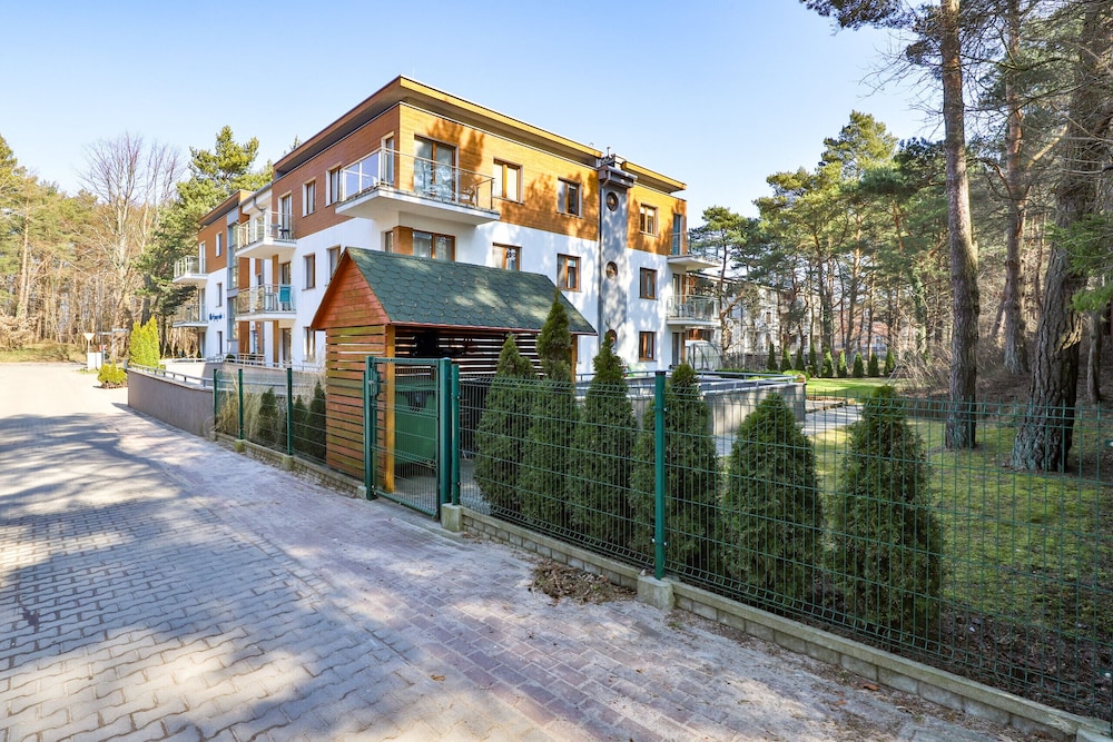 Willa 4 Pory Roku Apartment by Renters