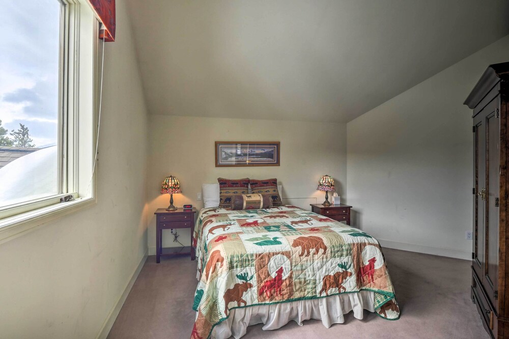 4 Mi to Skiing: Breckenridge Mountain Retreat! view 5