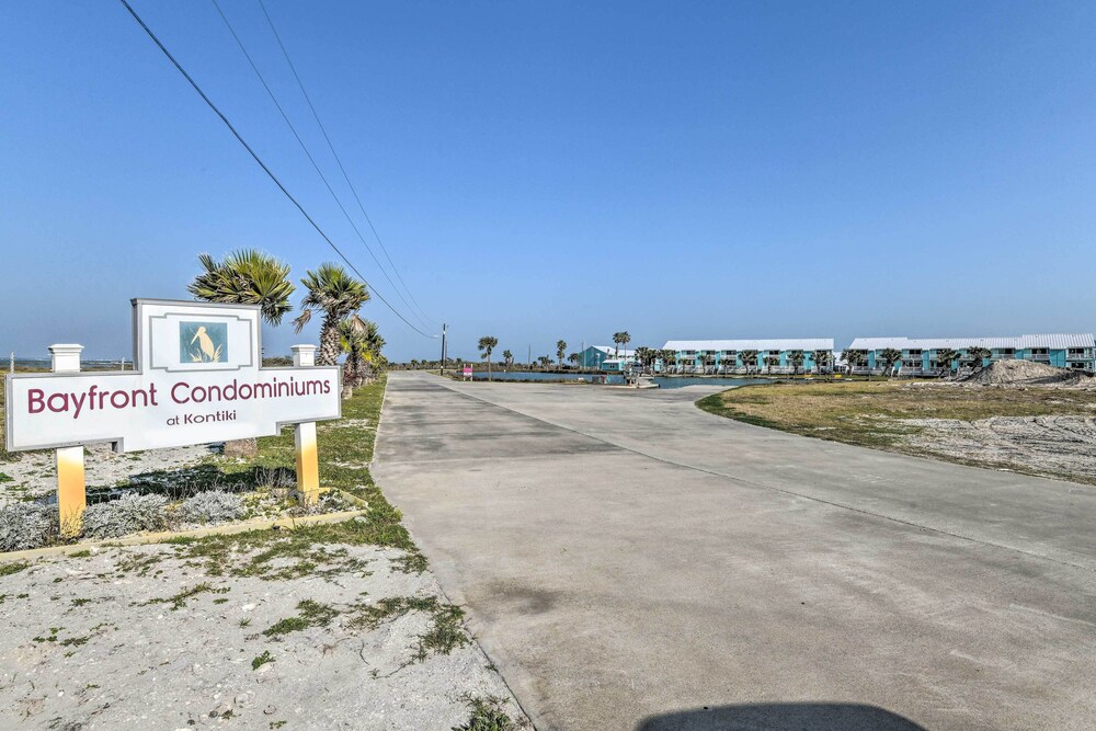 Beachy Rockport Condo w/ Pool & Fishing Pier! view 3