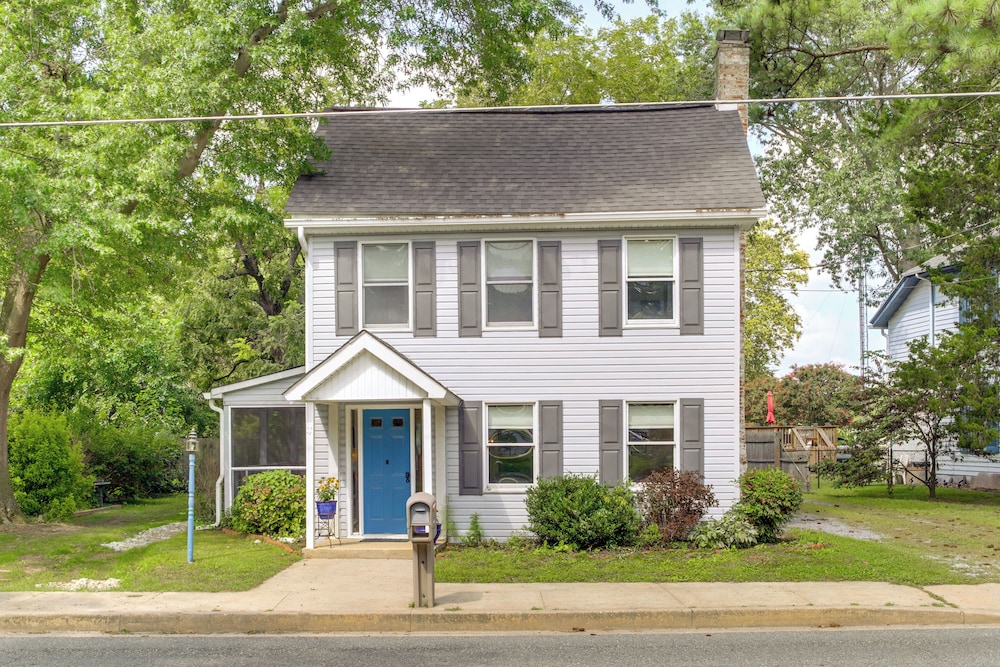 Charming Victorian Farmhouse on Historic Main St