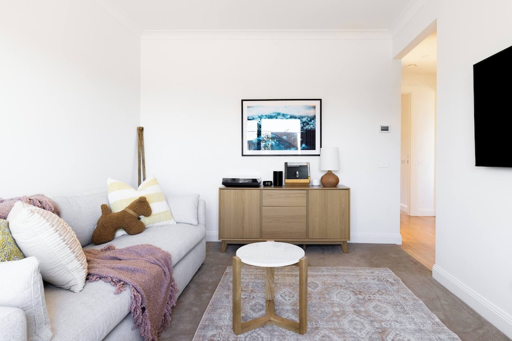 1 Beach House - Award-winning Luxury Smart Home