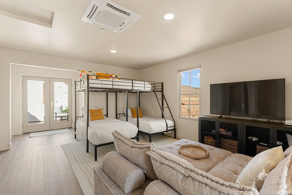 Alys At Desert Color 4 Bedroom Townhouse