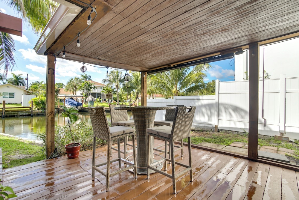 Canal Side Retreat w/ Dock, By Hollywood Boardwalk