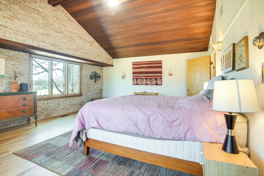 Spacious & Updated Farmhouse in Yellow Springs