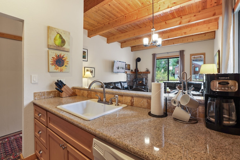 Comfort In The Sierras - Edelweiss 2br - Kirkwood 3 Bedroom Condo