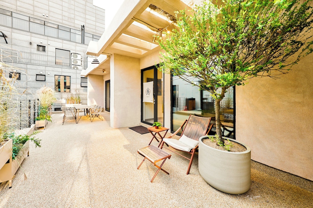 B9 Tailor Serviced Home near Hongik Univ