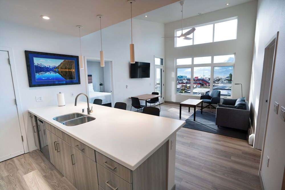 Chugach Naswik Suites
