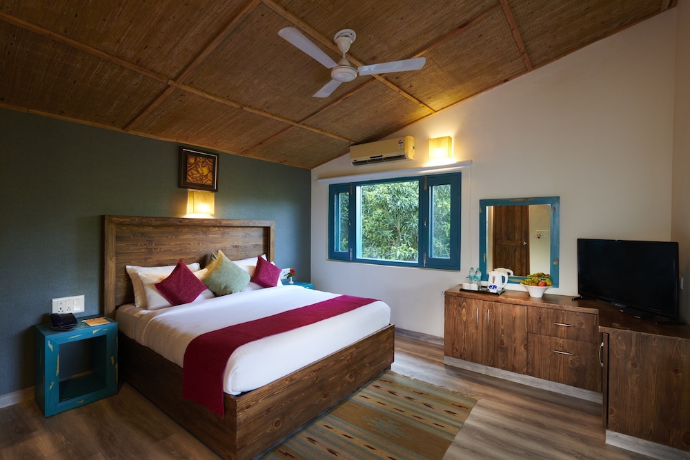 Aacorn Hideaway Resort & Spa