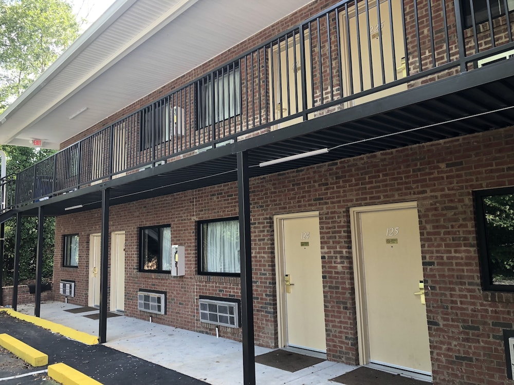 Athens Vacations - Inn Between The Hedges - Property Image 4