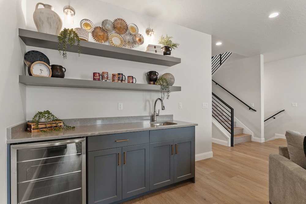 Canyon Country Oasis 6 Bedroom Townhouse
