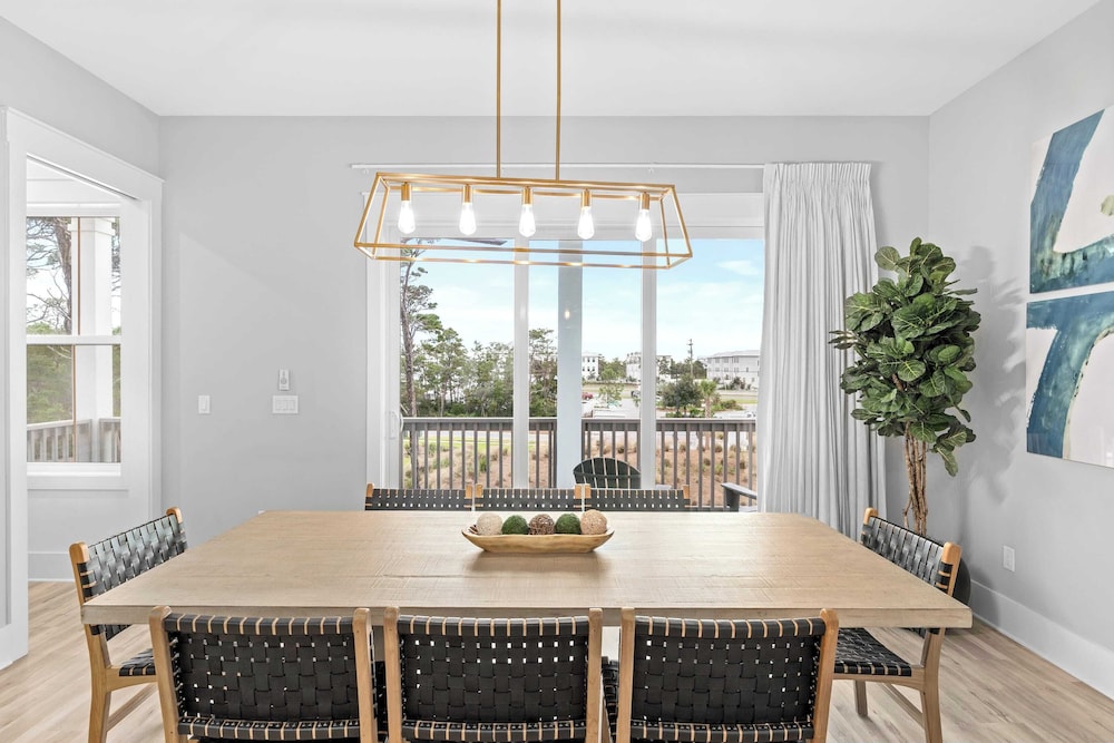 2 Homes in Inlet Beach by Avantstay Sleeps 24, Walk to Beach, Free Golf Cart, Rooftop Decks, Pool Access