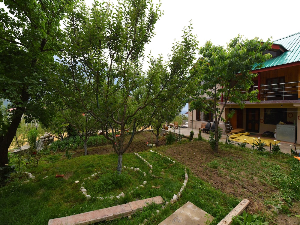 OYO 14257 Home Pleasant Family Studio at Prini