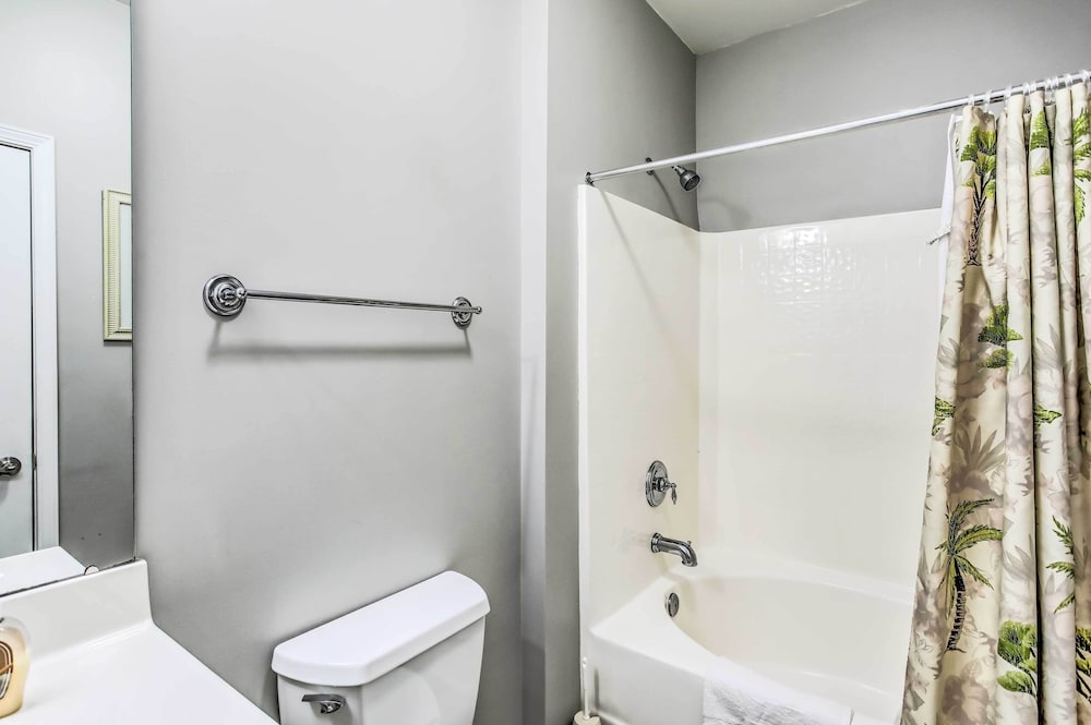 Calabash Condo w/ Community Pool!