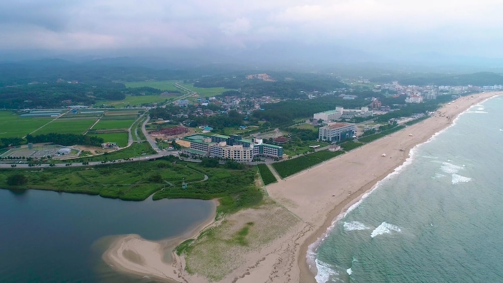 Yangyang Beach Condo view 3