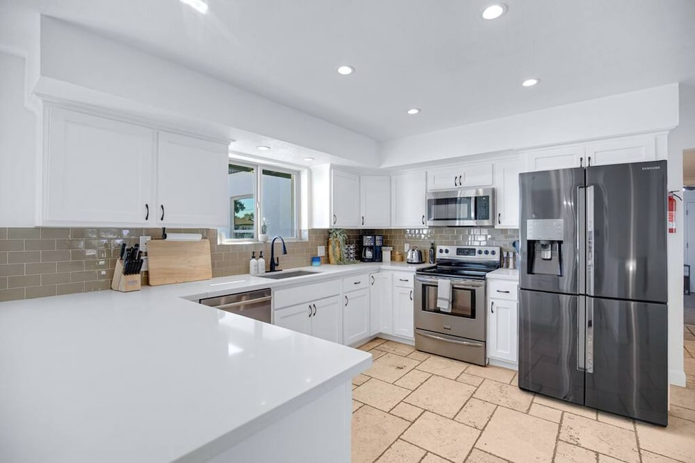 Huge Golf Course Home-free Heated Pool Theatre Gym