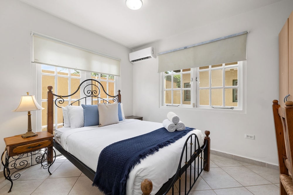 3BR Town Home in Gated Community Palm Beach