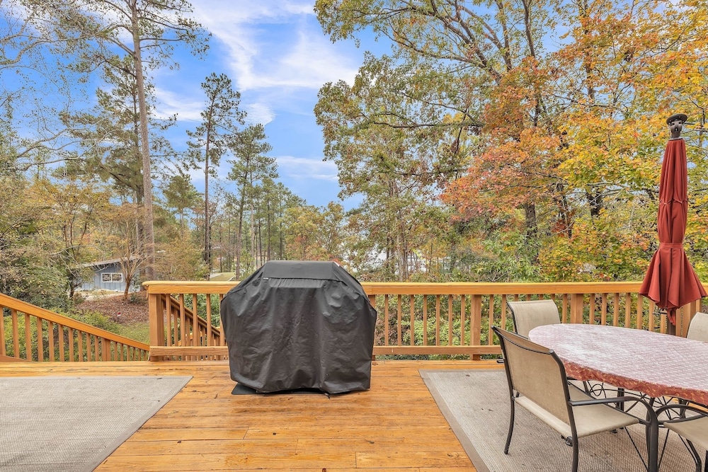 Lux Lake House W/pool & Dock On Deep Water Cove! 4 Bedroom Home