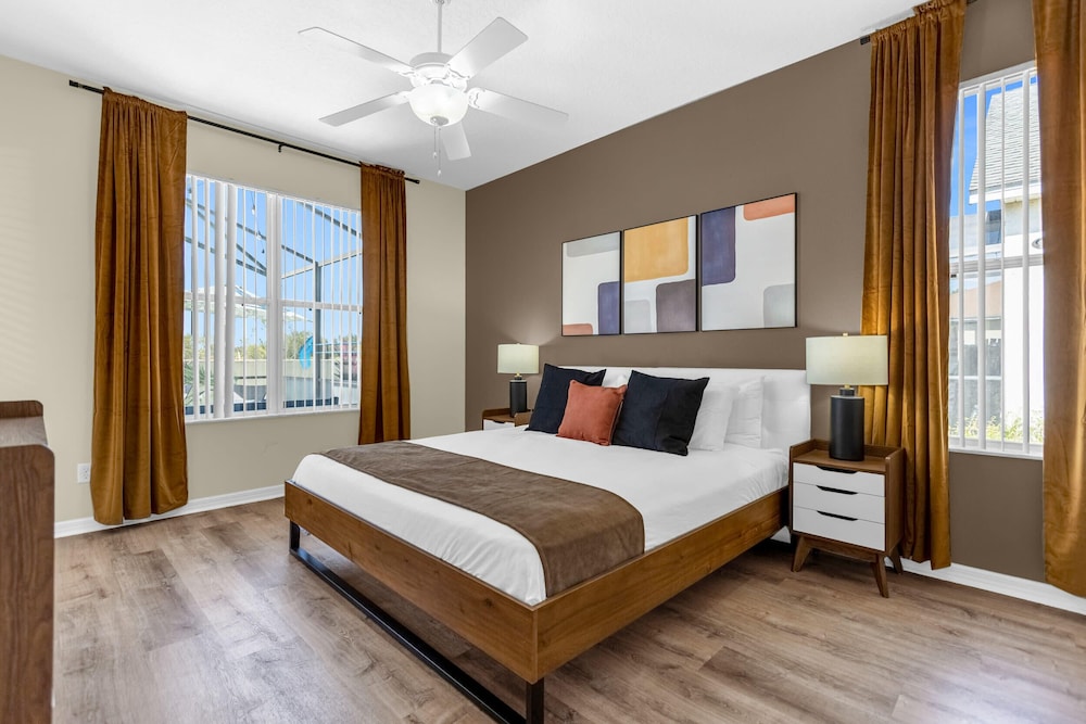 Upstay: Crystal Cove Resort Villa w/ Pool & Games