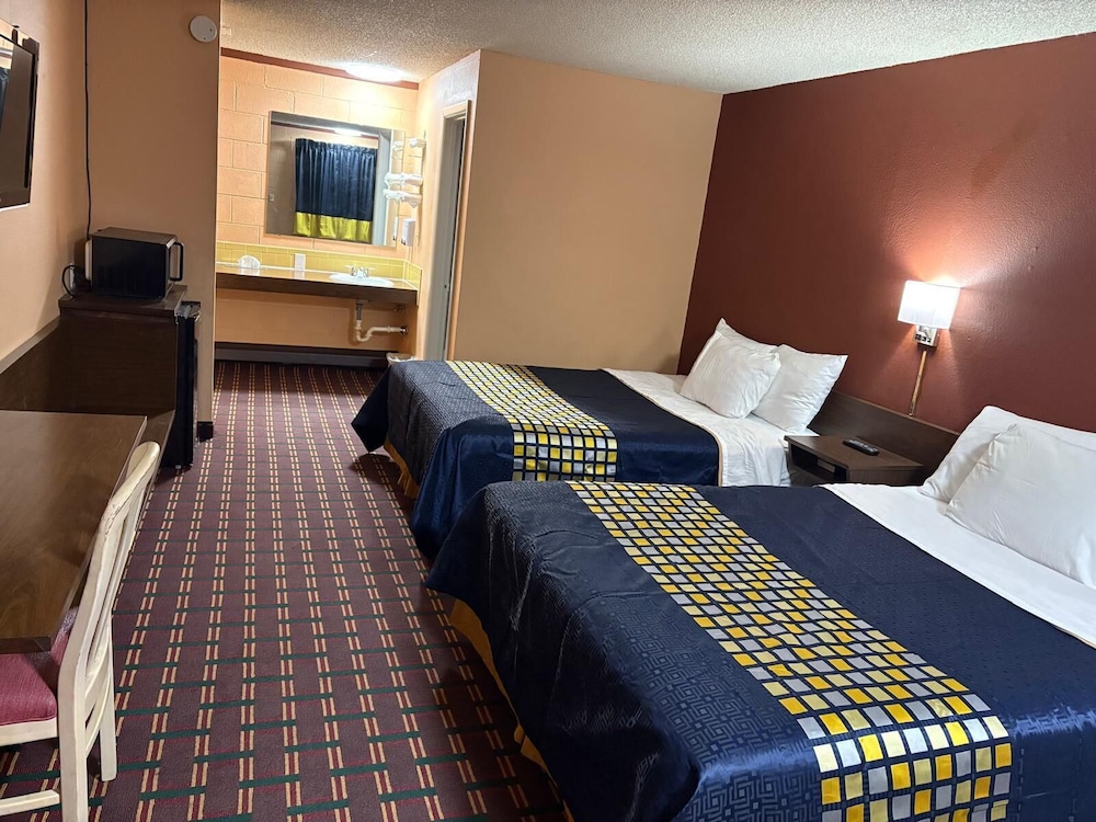 Sage & Sand Motel view 3