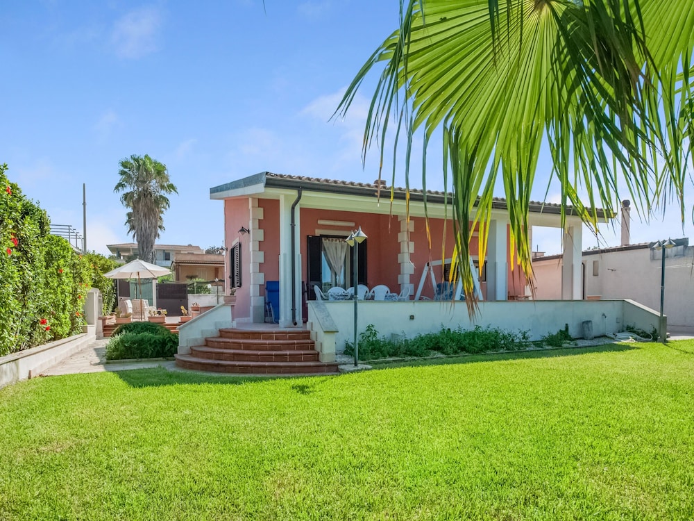 Belvilla by OYO Villa Amos view 5