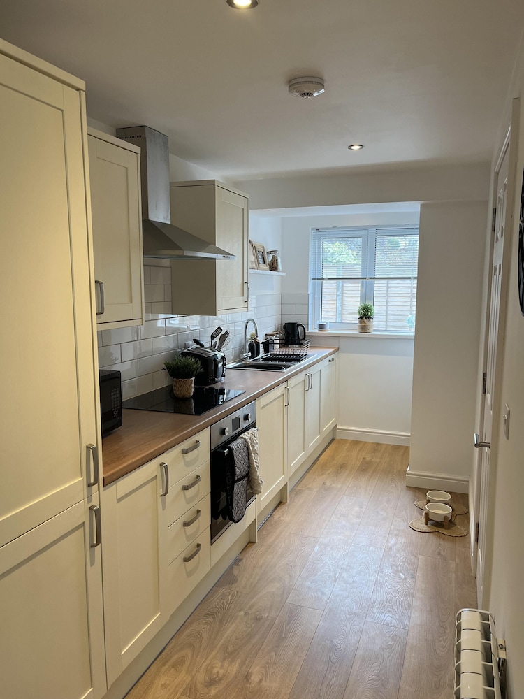 Captivating 2-bed Cottage in Symonds Yat view 4