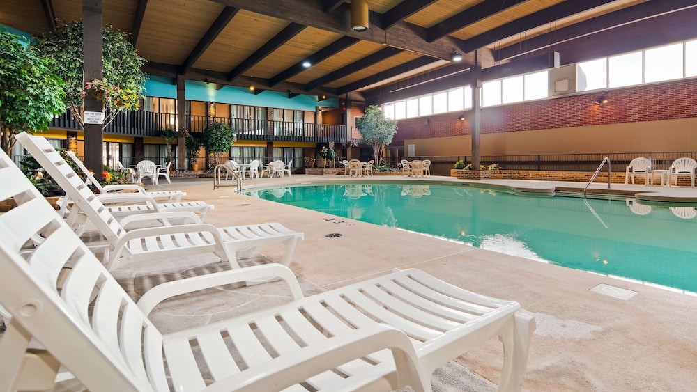 Crossroads Hotel and Event Center