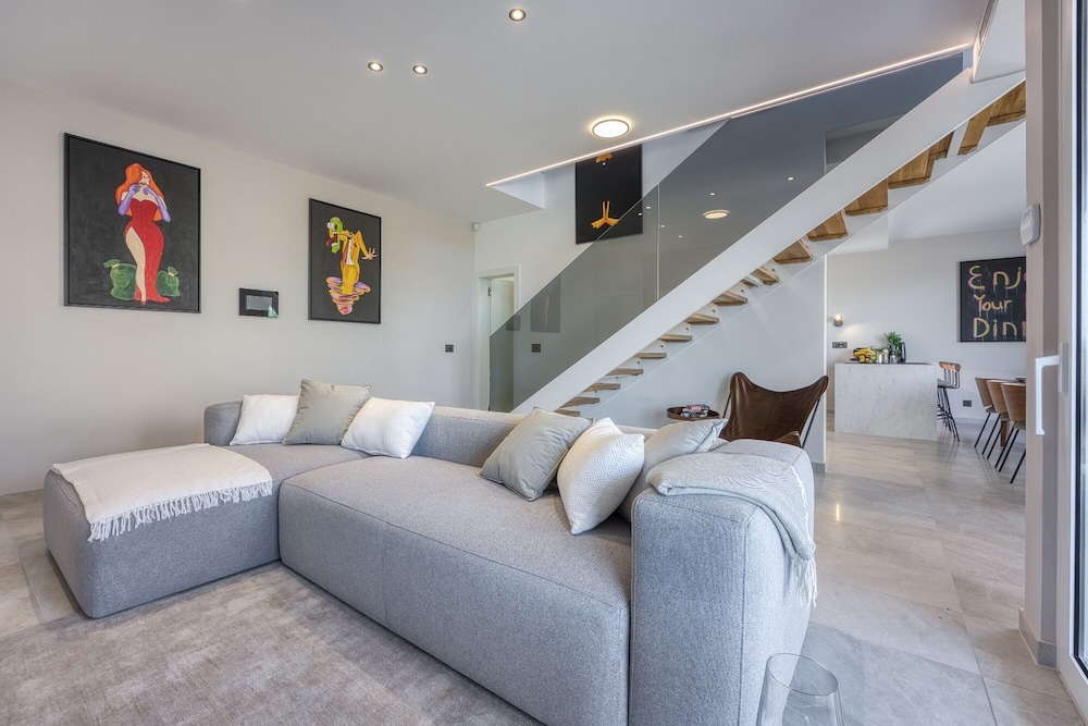 Luxury Seaview Villa Rosciola
