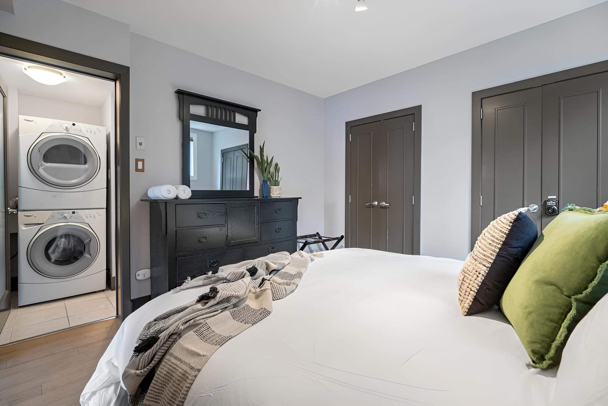 Zen Den l No Service Fees l King Bed l DT Sunalta