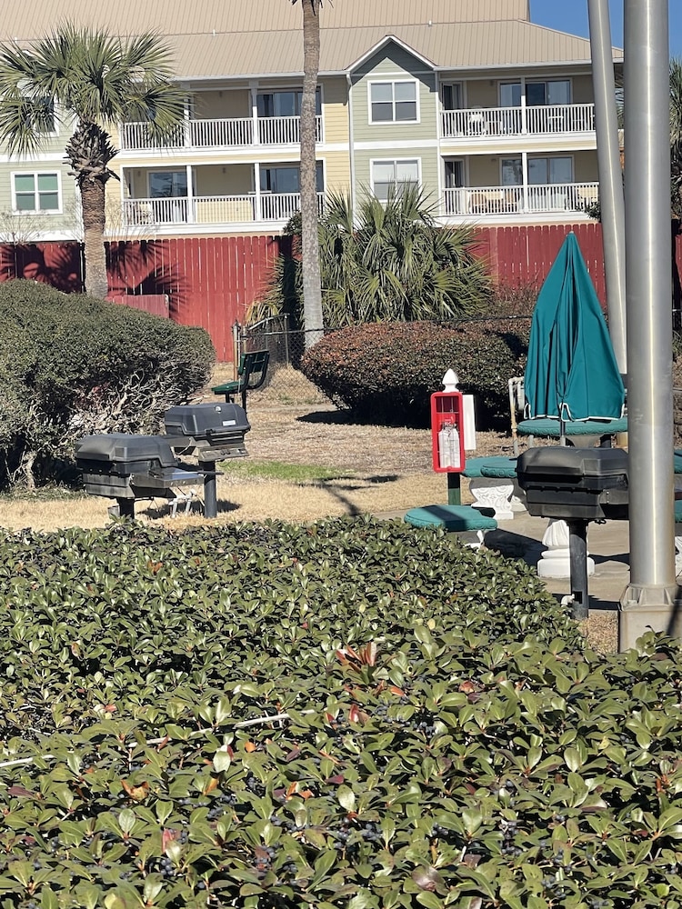 Getaways at Destin Holiday Beach Resort