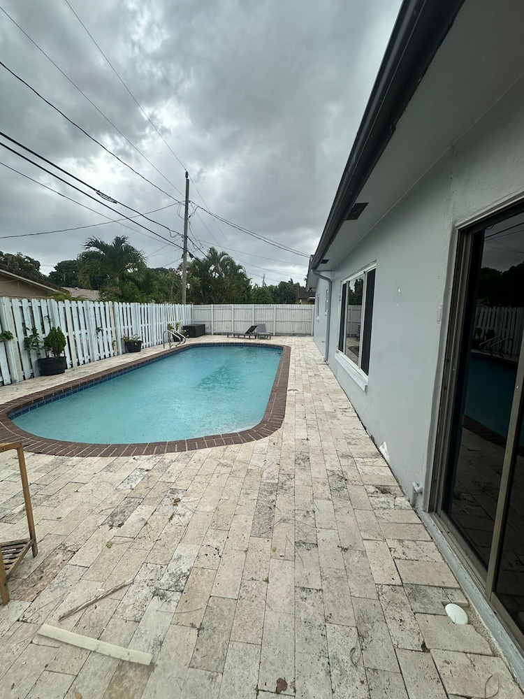 Relaxing 4BR 2BA Home With Wifi and Private Pool in Fabulous Fort Lauderdale