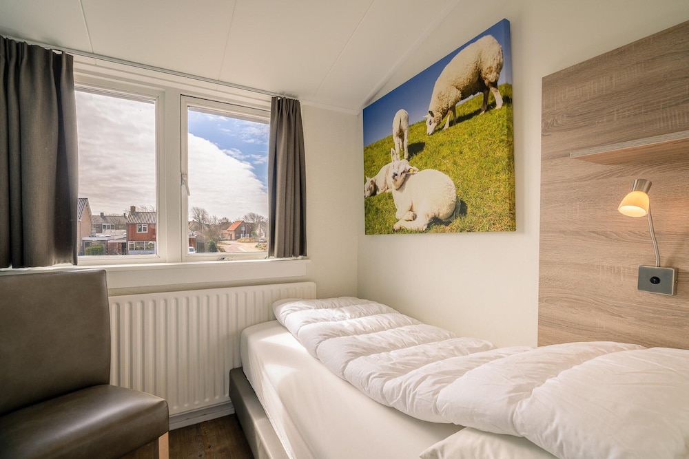 Modernly Furnished Holiday Home for 5 People in De Koog
