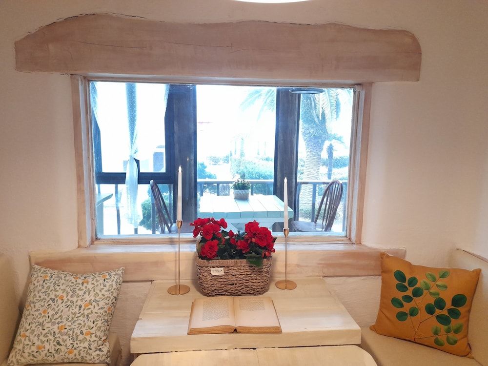 Lime Orange Vill Pension