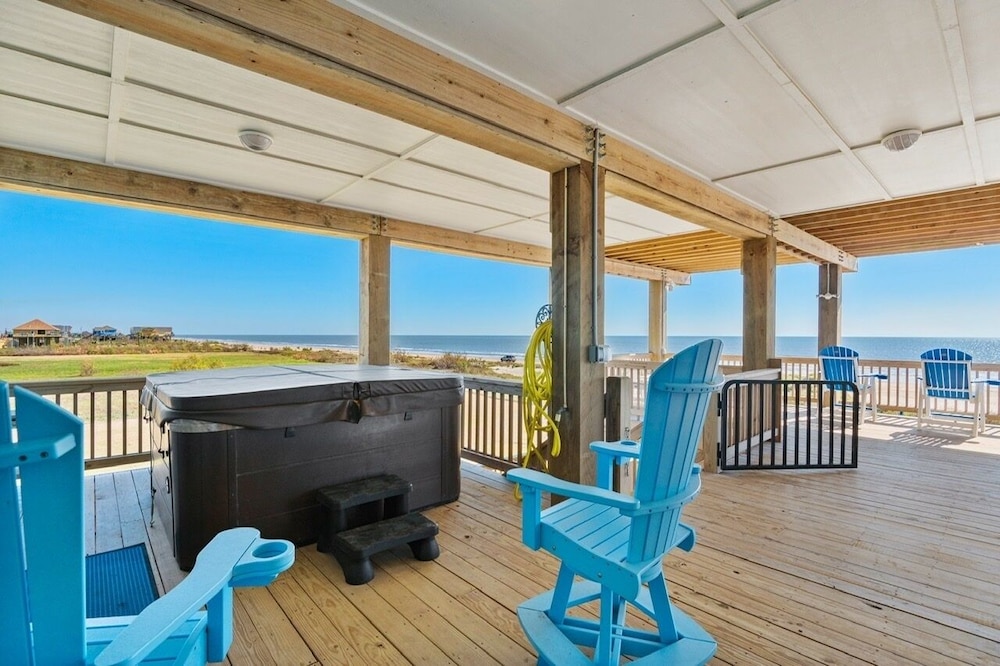 Deja Blue 5 Bedroom Home by RedAwning