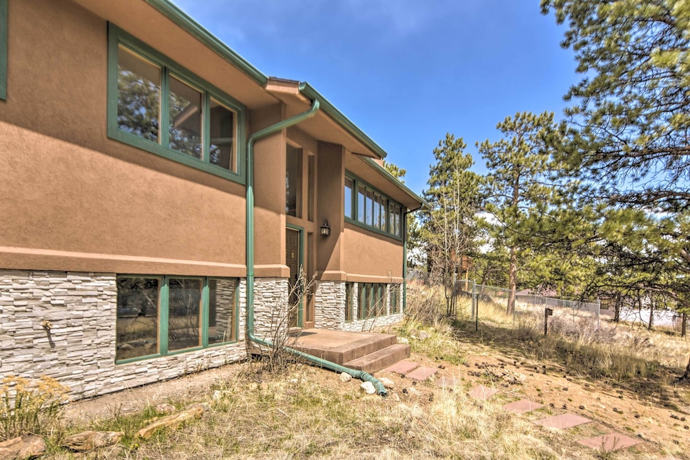 Estes Park Home w/ AC - 1/2 Mi to Lake Downtown! - Property Image 3